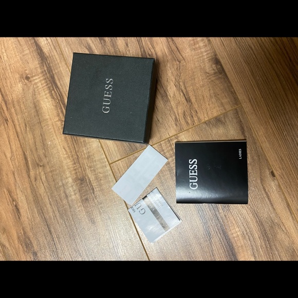 Gold Guess Watch - Picture 5 of 5